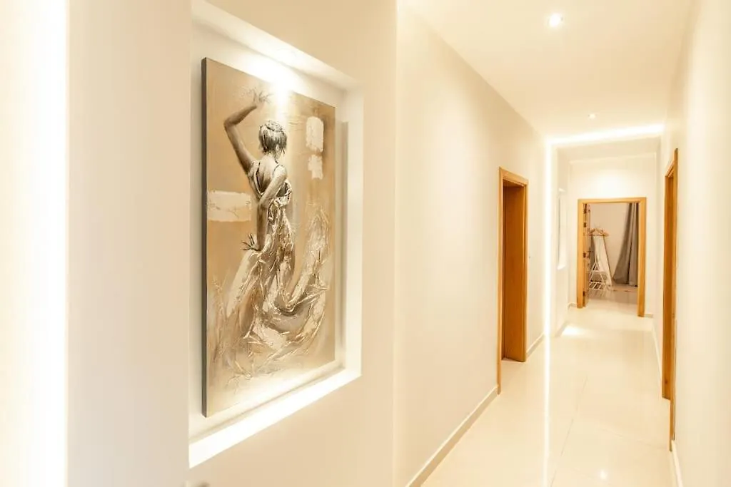 Spacious And Central Flat In Spinola Bay Saint Julian's アパート