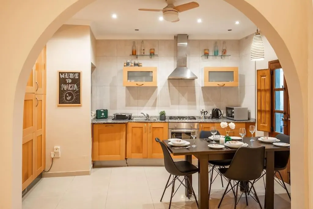 Spacious And Central Flat In Spinola Bay Saint Julian's 0*,  マルタ