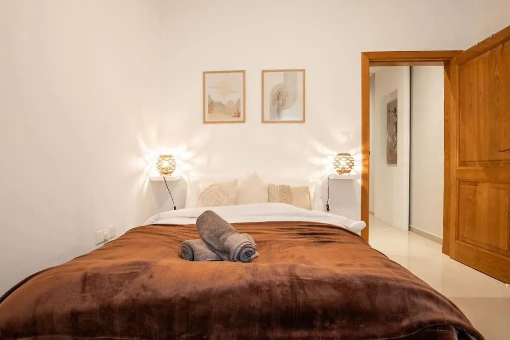 Spacious And Central Flat In Spinola Bay Saint Julian's アパート