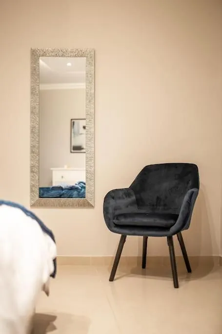 Spacious And Central Flat In Spinola Bay Saint Julian's アパート
