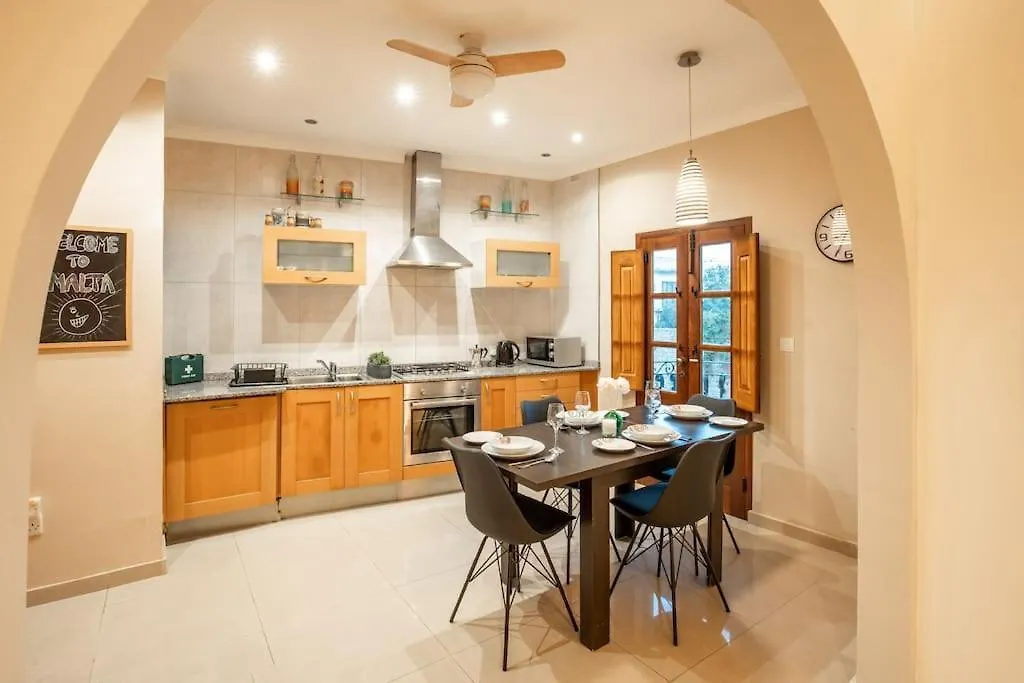Spacious And Central Flat In Spinola Bay Saint Julian's Apartment