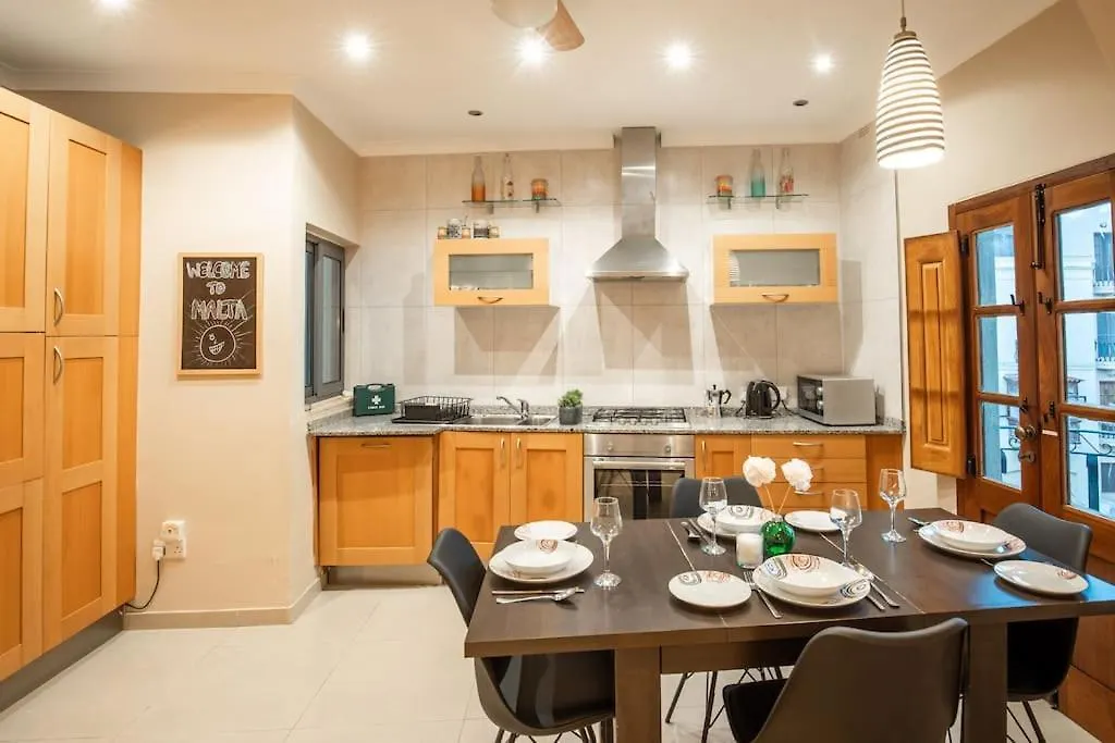 Spacious And Central Flat In Spinola Bay Saint Julian's Apartment
